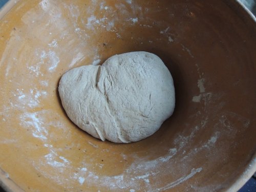 une moitié de la pâte (1,5 Kg) une moitié de la pâte (1,5 Kg)